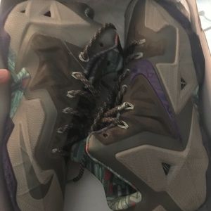 Lebrons sz 8.5 only worn once